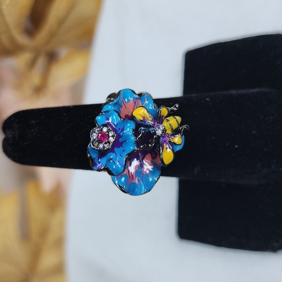 NWOT BUMBLEBEE RING - Picture 2 of 5